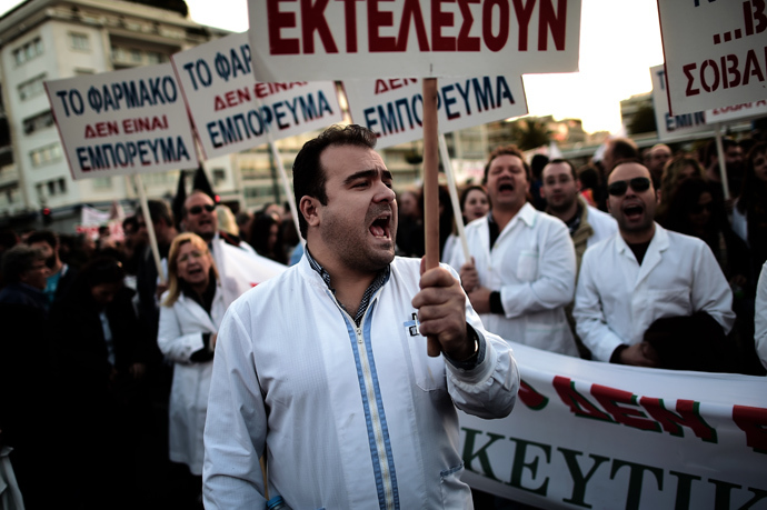 Pharmacists shout slogans during a demonstration outside the parliament in Athens on March 30, 2014 (AFP Photo / Aris Messinis) 