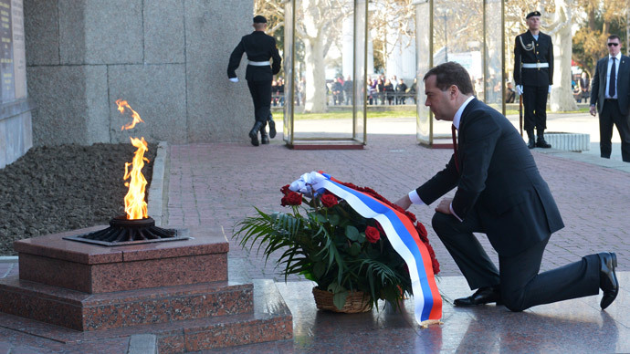 Russia's Prime Minister Dmitry Medvedev takes part in a wreath laying ceremony at a Memorial the 1941-1942 Heroic Defence of Sevastopol durng the World War II in Sevastopol, March 31, 2014.(AFP Photo / Alexander Astafyev)