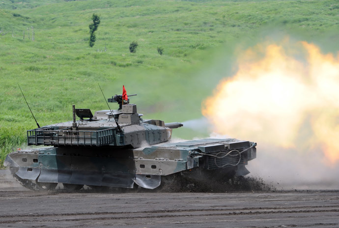 Japanese Ground Self-Defense Forces type-10 tank fires while changing its direction during an annual live fire exercise at the Higashi-Fuji firing range in Gotemba, at the foot of Mt. Fuji in Shizuoka prefecture (AFP Photo / Toshifumi Kitamura)