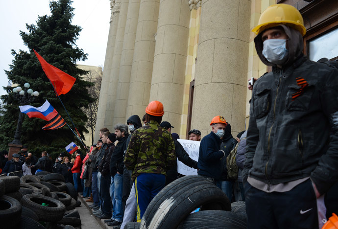 Pro-Russian activists near the Kharkov city administration.(RIA Novosti / Chekachkov Igor)