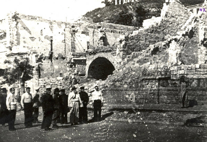 Ruins of a theater in Kerch destroyed in battle, 1944 (Photo from victory.rusarchives.ru)