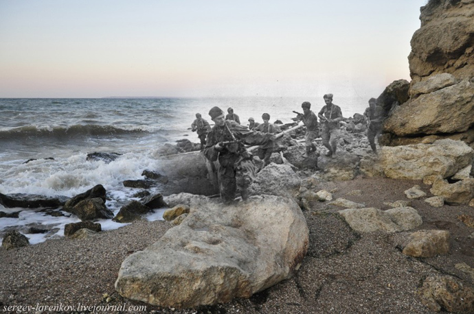 Soviet amphibious assault landing, 1943 / Kerch, 2012. Photo combination by Sergey Larenkov.