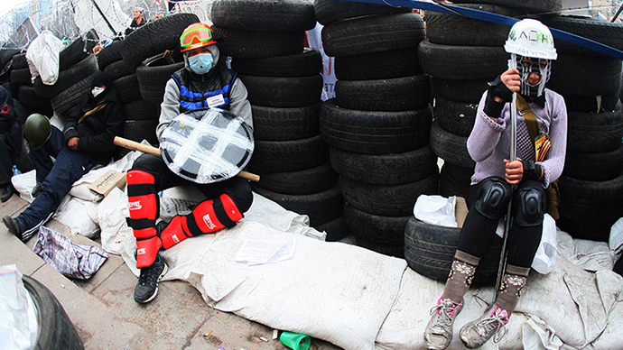 Female pro-Russian protesters guard a barricade outside the regional state administration building in the eastern Ukrainian city of Donetsk on April 10, 2014. (AFP Photo / Alexander Khudoteply)