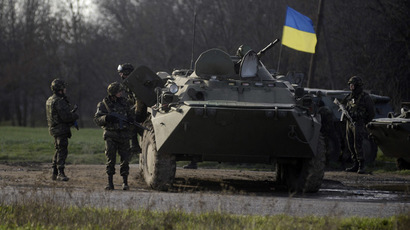 Anti-govt protesters seize Ukrainian APCs, army units 'switch sides' (VIDEO)