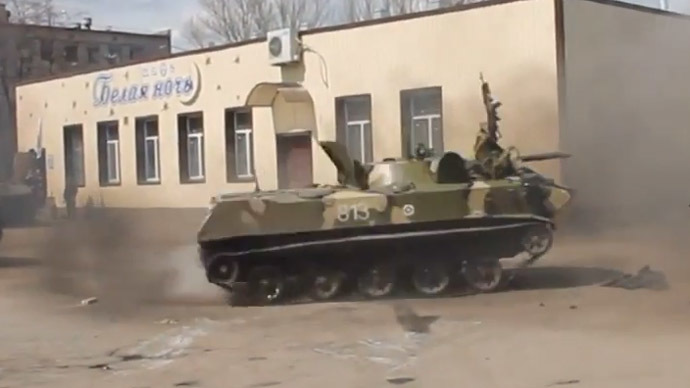 Mad drifting by Ukrainian armored vehicle as anti-govt squads wave Russian flags (VIDEO)