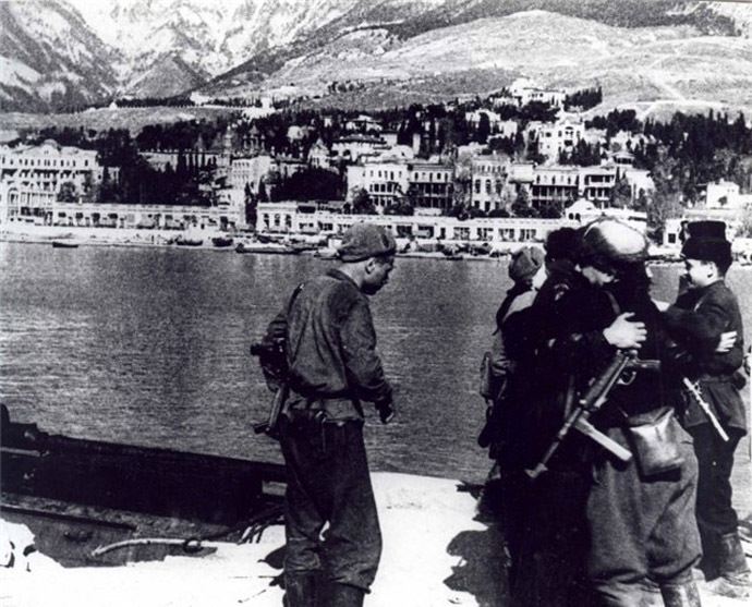 A meeting of Soviet partisans in liberated Yalta, 1944.