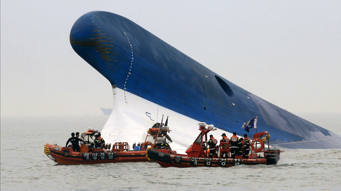 S.Korean ship sinks: Hundreds feared dead in ferry boat disaster (PHOTOS)