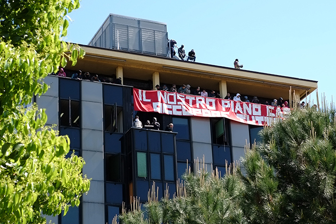 People deploy a banner reading "Our plan for Housing - Occupy Everything" during the occupation of a building by associations that campaigns for housing rights on April 16, 2014 in Rome (AFP Photo / Alberto Pizzoli)