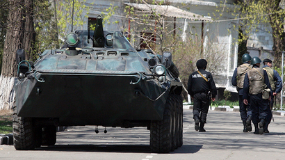 ‘Feed your army, motherf***ers!’ Raging locals ‘hijack’ RT report as Ukraine troops raid Slavyansk
