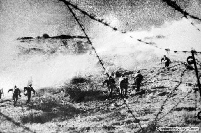 An counter-assault off Soviet troops during the Battle of Sevastopol The Battle of Sevastopol (From www.poluostrov-krym.com)