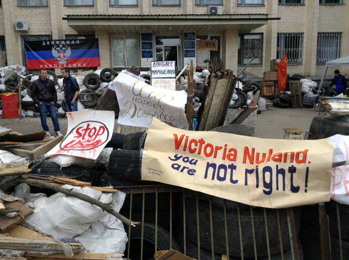 Barricades outside the City Hall, Kramatorsk. (RIA Novosti)