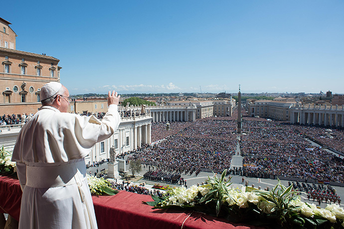 Pope Francis delivering the traditional "Urbi et Orbi" blessing for Rome and the world from the balcony of St Peter's basilica during Easter celebrations at St Peter's square in Vatican on April 20, 2014. (AFP Photo / Osservatore Romano)