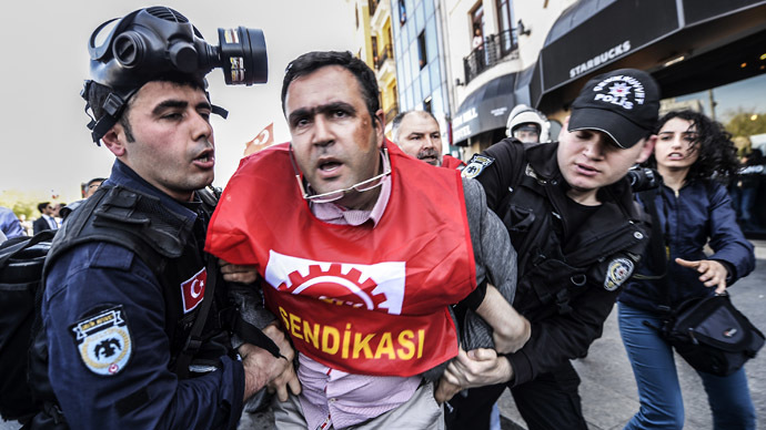 Police use tear gas against May Day activists in Istanbul (PHOTOS)