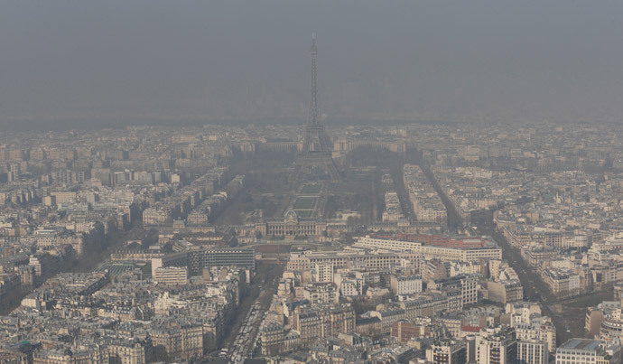 Eiffel tower and the Paris skyline through a small-particle haze.(Reuters / Philippe Wojazer)