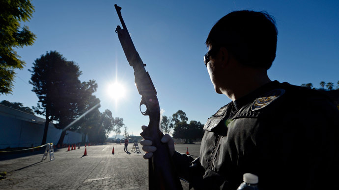 LA cops accused of cutting power to marijuana clinic, planting guns