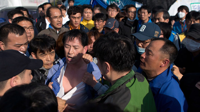 ‘We just want their bodies!’ Desperate parents of S. Korea ferry victims attack top official