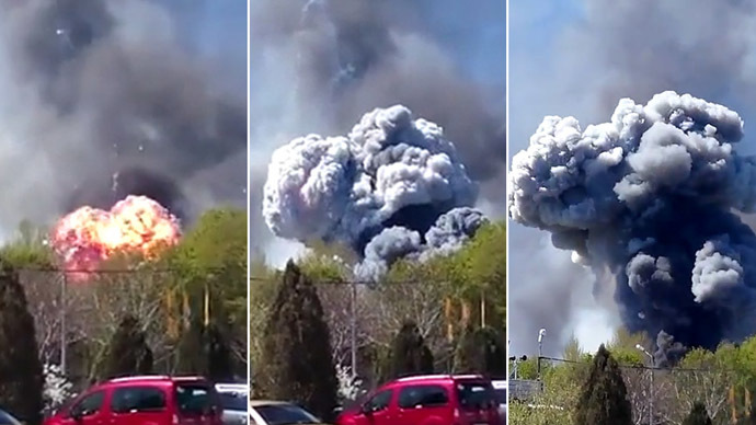 Helicopter explodes at Kramatorsk airfield in eastern Ukraine (VIDEOS)