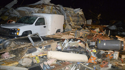 Large tornadoes sweep across Mississippi causing deaths and major damage
