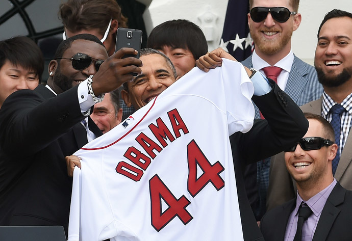 Red Sox Designated Hitter David Ortiz (L) takes a selfie with US President Barack Obama after presenting his a jersey during a ceremony on the South Lawn at the White House in Washington, DC, on April 1, 2014. (AFP Photo)