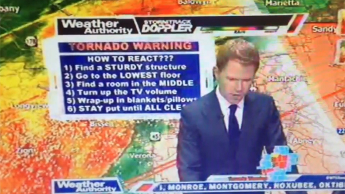 TV crew evacuates LIVE on air as Mississippi tornado cuts broadcast (VIDEO)