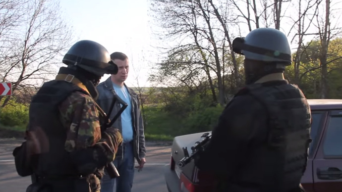 'Who are you defending?!' Taxi driver stands up to Ukrainian soldiers (VIDEO)