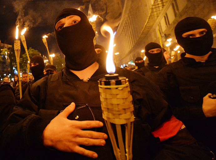 Unknown ultra-nationalists activists march towards the Independence Square to commemorate "Maidan heroes" in Kiev on April 29, 2014. (AFP Photo / Sergey Supinsky)