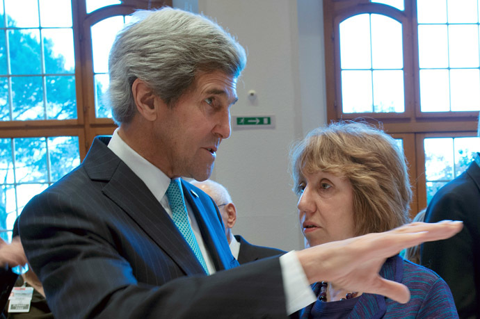 US Secretary of State John Kerry and EU foreign policy chief Catherine Ashton (AFP Photo)