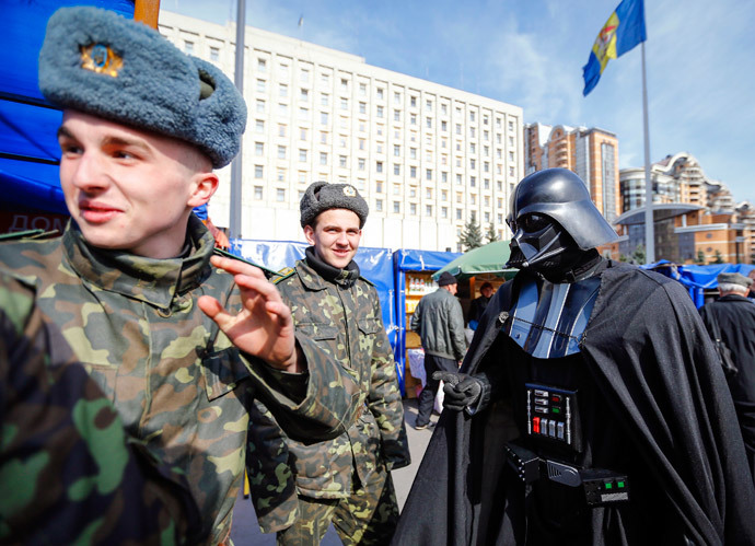 "Darth Vader" talks with cadets in Kiev (Reuters / Shamil Zhumatov)