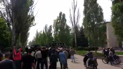Ukraine military engages self-defense in Slavyansk