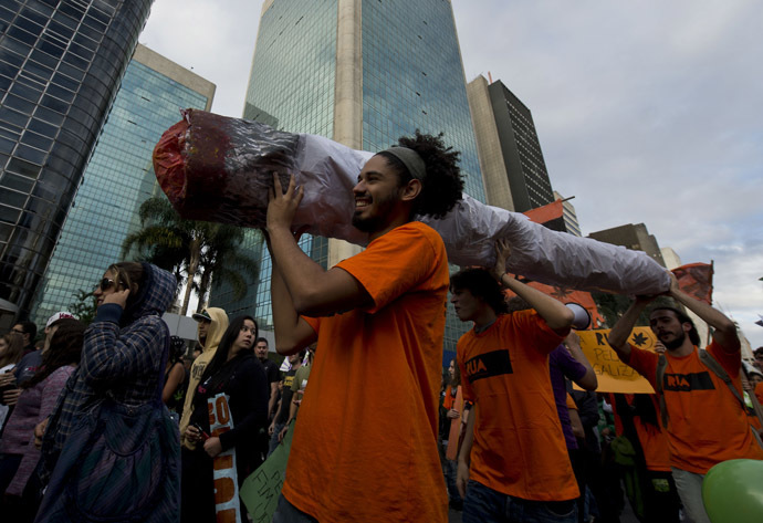 A group of activists carry a fake marijuana joint during a march demanding the legalization of marijuana on April 26, 2014, in Sao Paulo, Brazil. (AFP Photo)