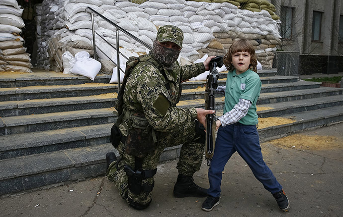 Kramatorsk, in eastern Ukraine, April 20, 2014. (Reuters / Gleb Garanich)