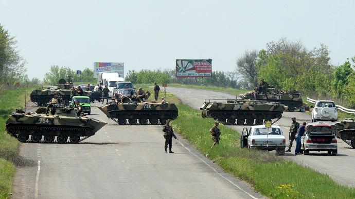 A checkpoint of the Ukrainian Army on the road linking Kramatorsk and Slavyansk.(RIA Novosti / Mikhail Voskresenskiy)