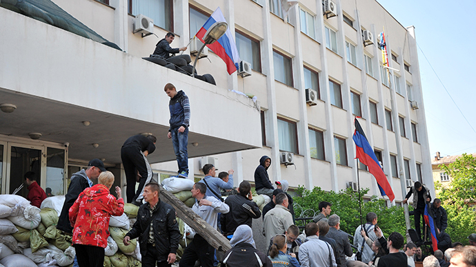 Anti-Kiev protesters regain control of city council in Mariupol