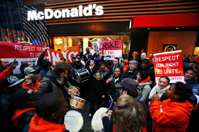Fast food workers attend a protest against McDonald's outside one of its restaurants in New York, December 5, 2013. (Reuters / Eduardo Munoz)