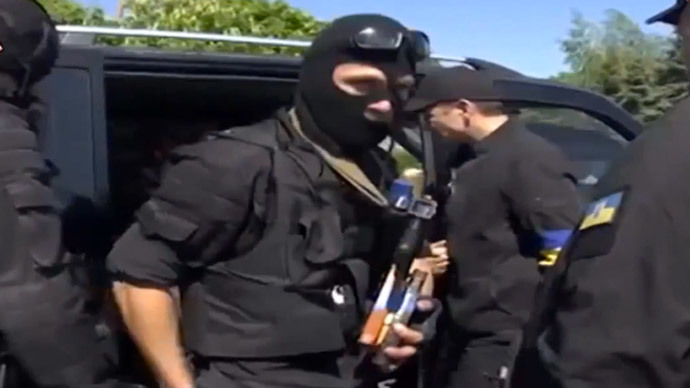 Members of Ukrainian paramilitary forces wearing black uniforms (screenshot from youtube.com/user/svobodaukr)