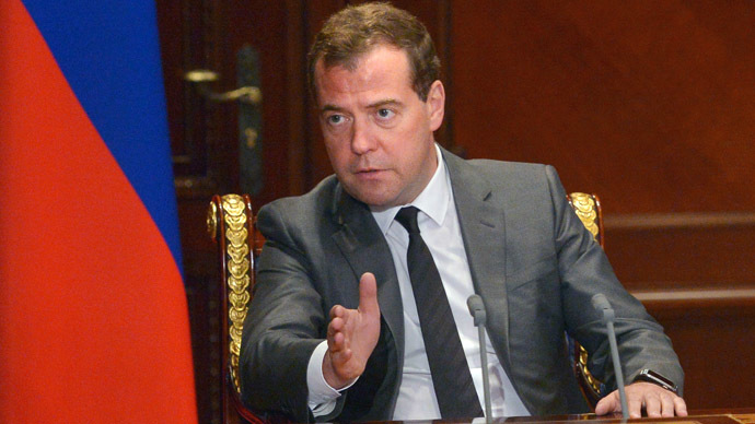 Medvedev orders civil service staff slashed by 10%