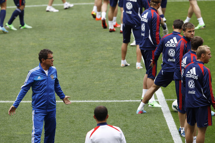 Russia's soccer team manager Fabio Capello (L) gives instructions to his players during a training session at Luz Stadium in Lisbon June 6, 2013. (Reuters/Hugo Correia)