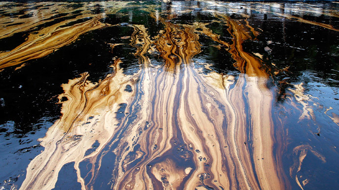 'Knee Deep': 10,000 gallons of oil spills on LA streets