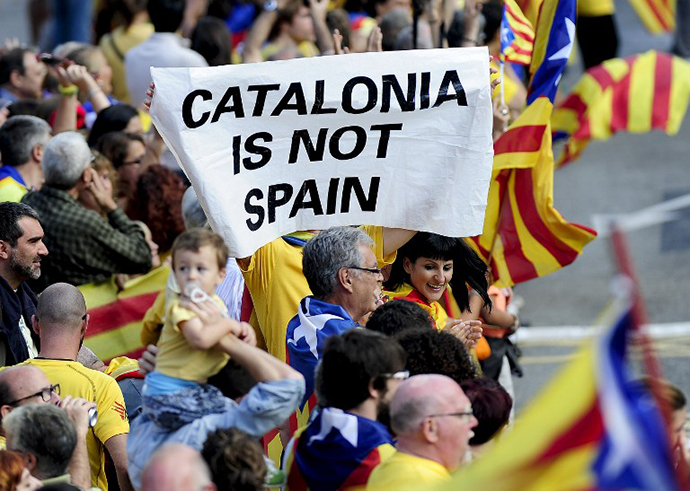 Catalans gather in a bid to create a 400-kilometre (250-mile) human chain, part of a campaign for independence from Spain during Catalonia National Day, or Diada, on Passeig de Gracia in Barcelona, on September 11, 2013 (AFP Photo / Josep Lago)