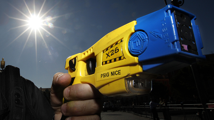 Washington man dies after being tased by four cops