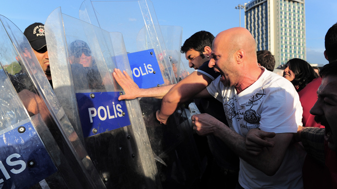 Protests in Istanbul over Soma mine blast as death toll passes 300