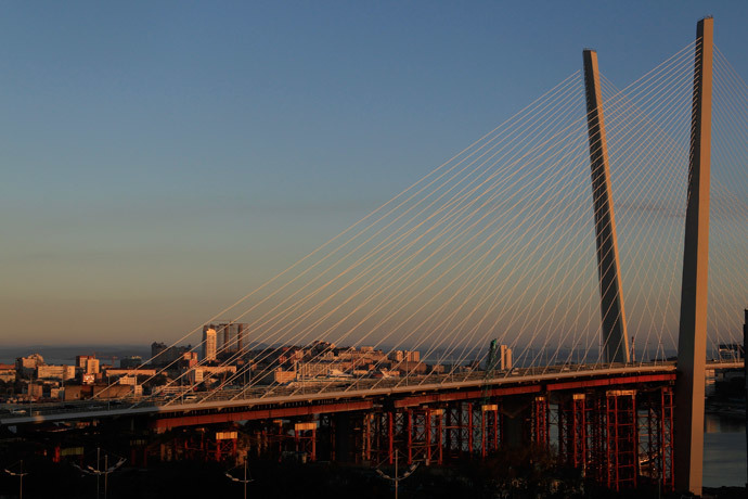 A general view of a new bridge over the Golden Horn bay in the Russian far-eastern city of Vladivostok September 10, 2012.(Reuters / Sergei Karpukhin)