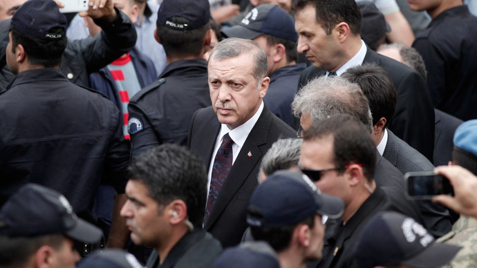 Turkey's Prime Minister Tayyip Erdogan (C) walks during his visit to Soma, a district in Turkey's western province of Manisa, after a coal mine explosion May 14, 2014.(Reuters / Osman Orsal)