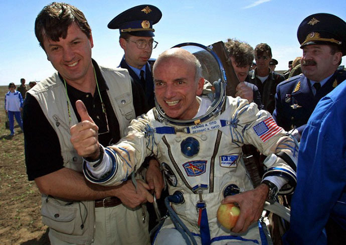US space tourist Dennis Tito celebrates after his landing near the Kazakh town of Arkalyk (some 300 km from Astana), 06 May 2001. (AFP Photo / Alexander Nemenov)