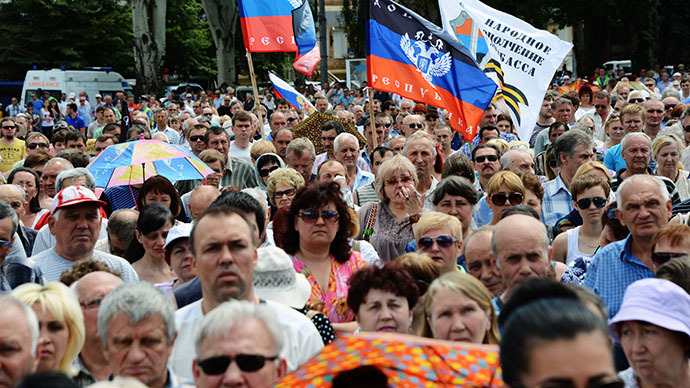 Donetsk crowds protest Ukrainian elections, besiege richest oligarch’s mansion