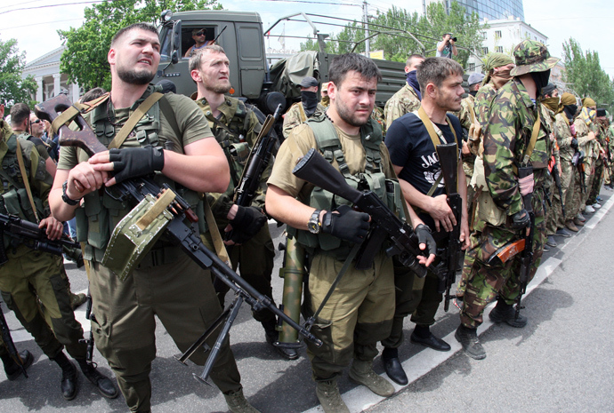 Anti-goverment militants parade marking Donetsk and Lugansk regions' independence from Ukraine in Donetsk on May 25, 2014 (AFP Photo / Alexander Khudoteply)