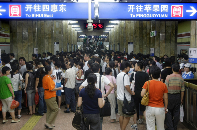 ARCHIVE PHOTO: Passengers crowd into a station of the Subway Line Number 1 during rush hour in Beijing July 21,2008 (Reuters / Jason Lee)
