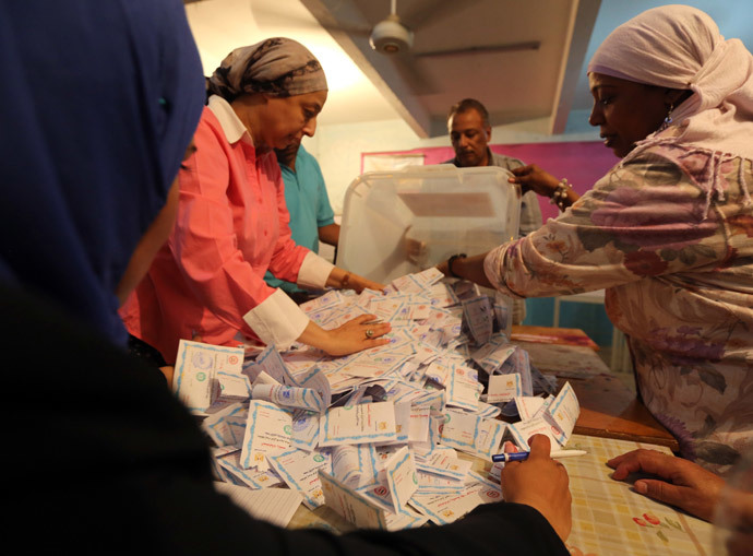 Electoral workers count ballots during the third day of voting in Egypt's presidential election at a polling station in Cairo May 28, 2014. (Reuters / Mohamed Abd El Ghany)