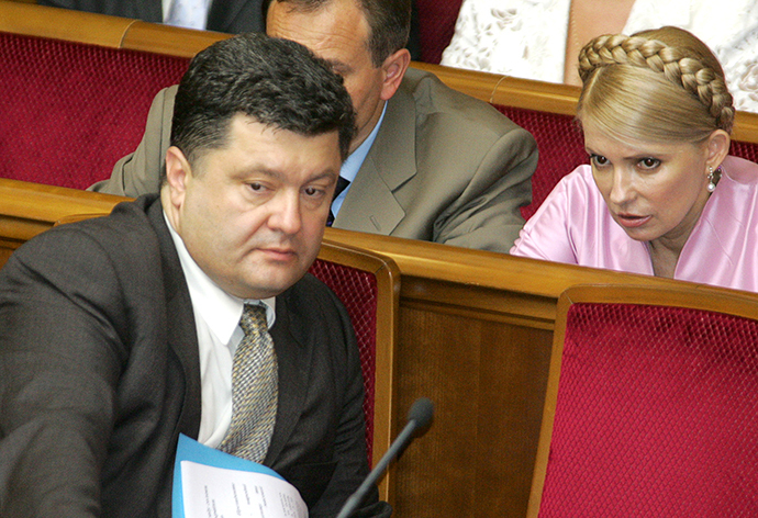 Petro Poroshenko (L) with Yulia Tymoshenko (R), Kiev, 06 July, 2006. (AFP Photo / Genia Savilov)