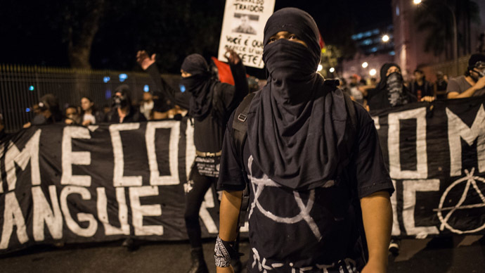 World Cup protests continue in Brazil, snarl Rio traffic (PHOTOS)